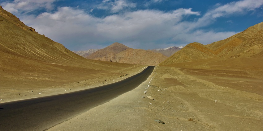 An image of Magnetic Hill in Leh, an attraction near the highest trekking peak in India.