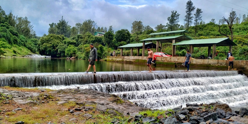 An image showing the scenic landscapes of Mahabaleshwar, Satara, Maharashtra, with lush greenery.