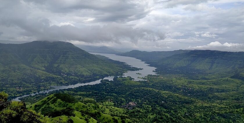 Mahabaleshwar travel guide showcasing nature, viewpoints, and peaceful retreats