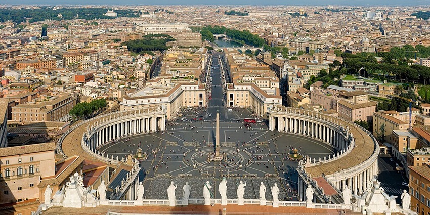 Visitors witnessing an aerial view of St. Peter's Square, a soothing thing to do in Rome