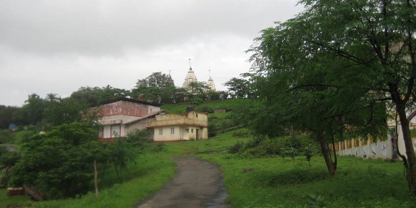 Mallinath Jain Tirth Temple is located on a small hill near the majestic Tarapur Fort.