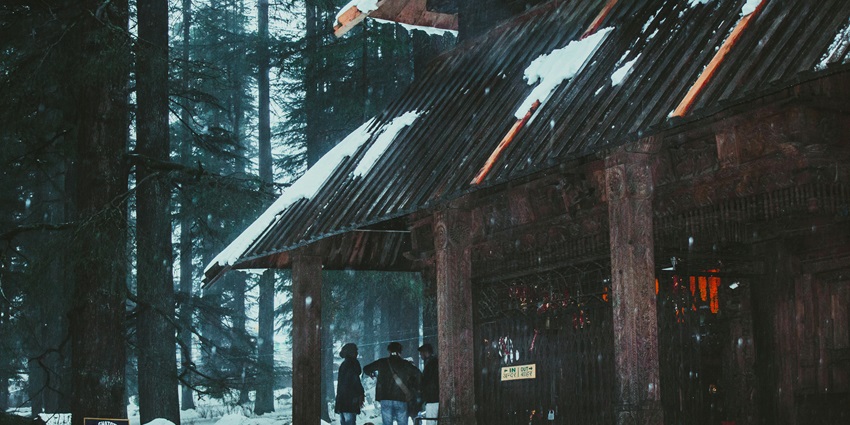 image of a Solang valley, one of the best places to visit in summer in India with friends