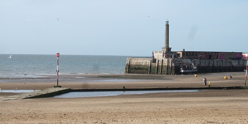 Popular sandy beaches near London with vintage amusements and scenic views.