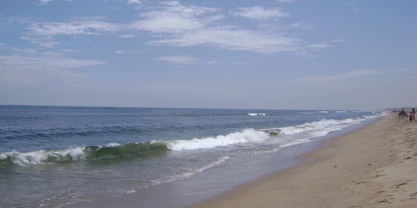An image of Marina Beach in Tamil Nadu, one of the famous beaches in India for families.