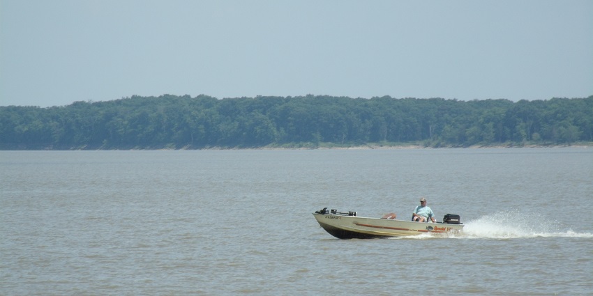 An image of a person boating on the Mark Twain Lake in Mark Twain State Park in Missouri