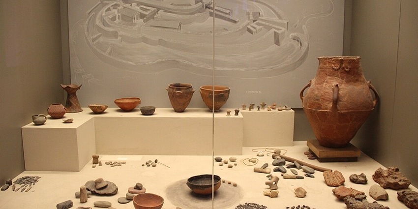 State Historical Museum showcases prehistoric tools, medieval weapons, and manuscripts.