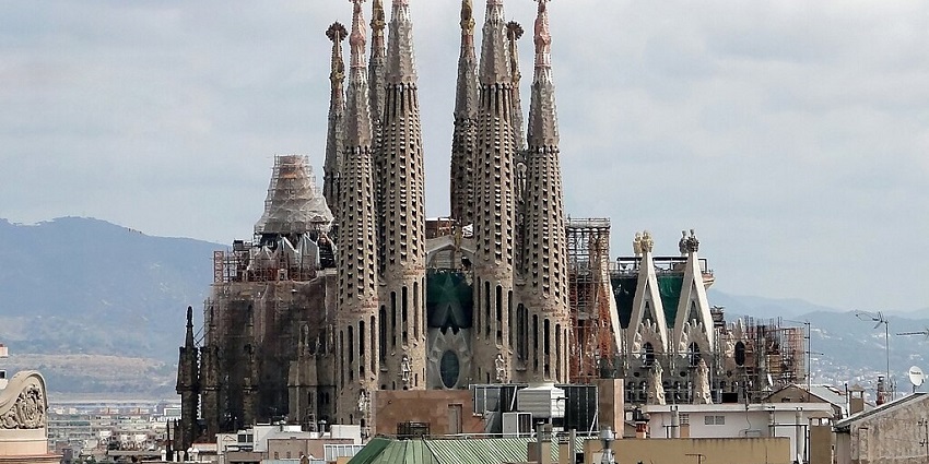 Best things to do in Barcelona in September: Visit the architectural marvel