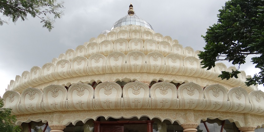Indulging in Meditation At Sarnath Vipassana Center is one of the peaceful things to do in Sarnath.

