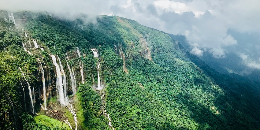 Seven Sister Falls, Meghalaya, a place to enjoy beautiful views of the landscapes.