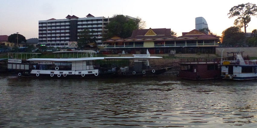 Image of Phnom Penh.- Mekong Flower Tour Boat bis