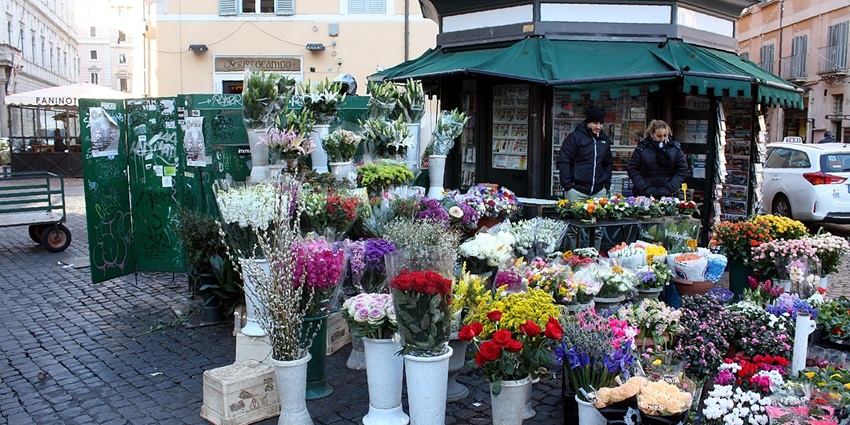 A view of the variety of flowers sold at the Mercato Floricoli all'Inrosso Portal Vittoria.