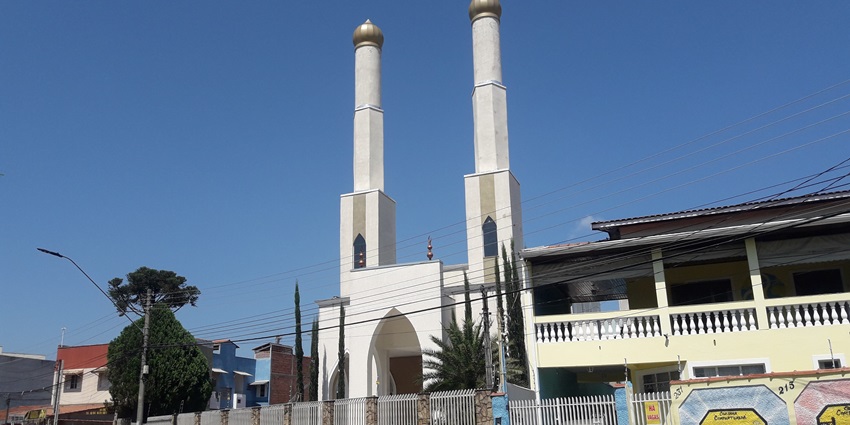 Image of a side view of the Mesquita Brasil, a top mosque in Brazil