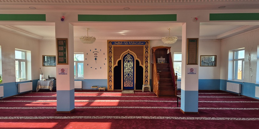 A beautifully decorated prayer hall in the mosque