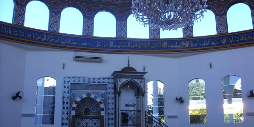 The interior of the Mesquita Omar Ibn Al-Khatab, a mosque in Brazil