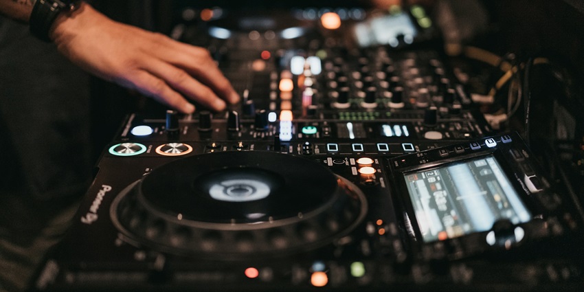 An inside view of the Metro Club featuring live DJ performances and a lively vibe.