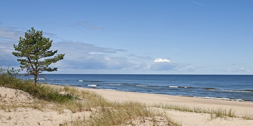 Remote, unspoiled beach in Latvia’s coastal wilderness, featuring soft dunes and stunning Baltic Sea views.