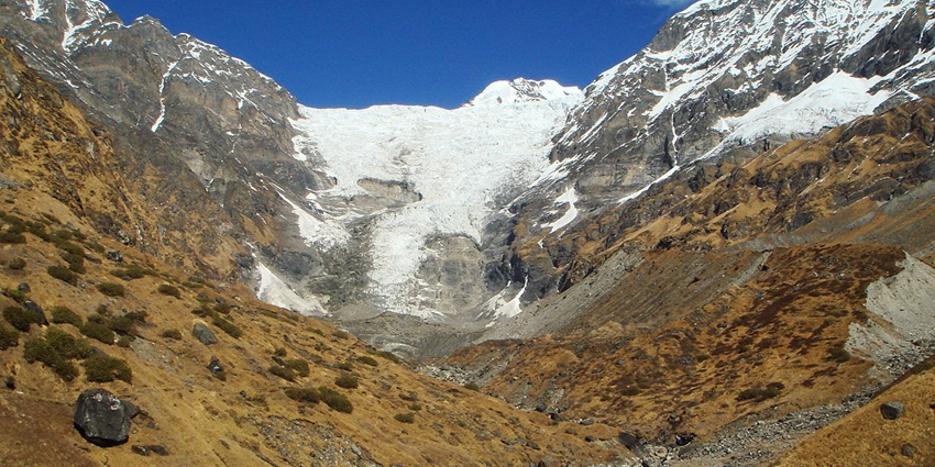 An image of snowy Milam Glacier surrounded by Himalayan peaks in Uttarakhand.