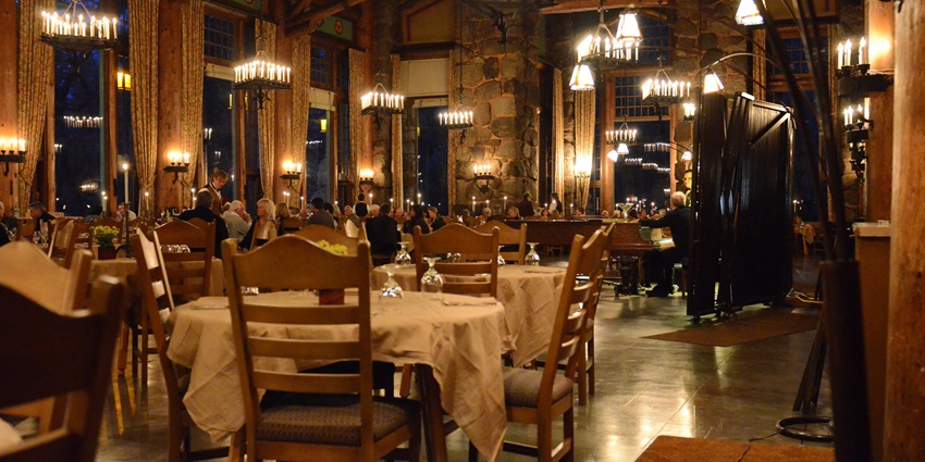 Moonlight Bar offers Bodrum nightlife with drinks, music, and a relaxing atmosphere.
