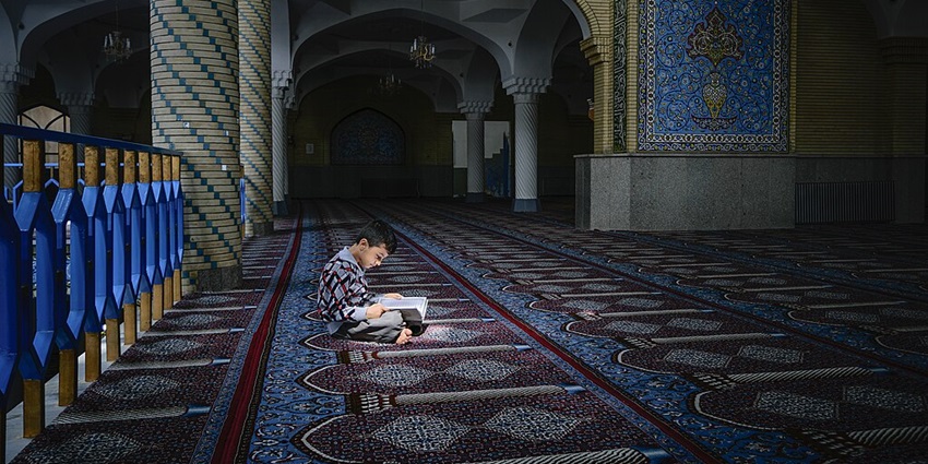 A view of the neatly organised prayer hall
