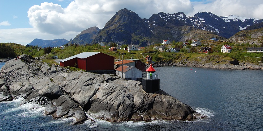 An image showing the rugged landscapes of Moskenesøya, Lofoten, Norway, with dramatic peaks
