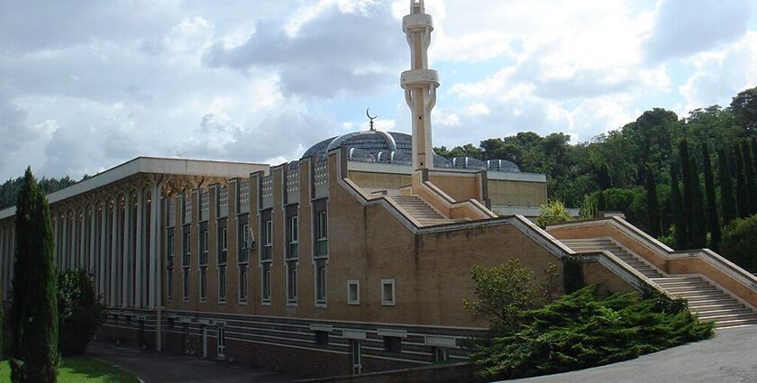 The architecture of the most famous mosque in Italy