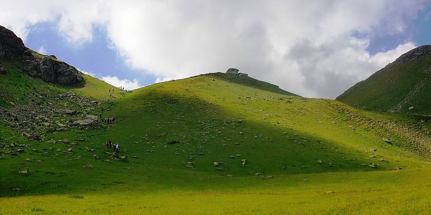 Mount Kholodilnik offers panoramic views of Vladivostok’s coastline and landscapes.