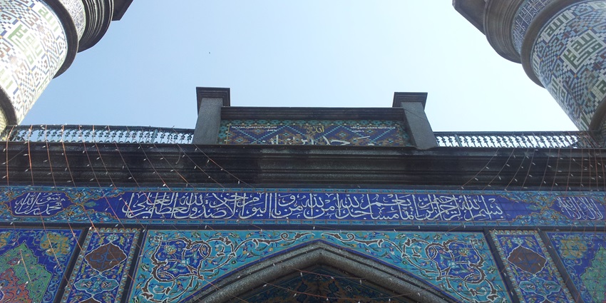 Moghal Masjid is a historic Shia mosque in India with Iranian architecture
