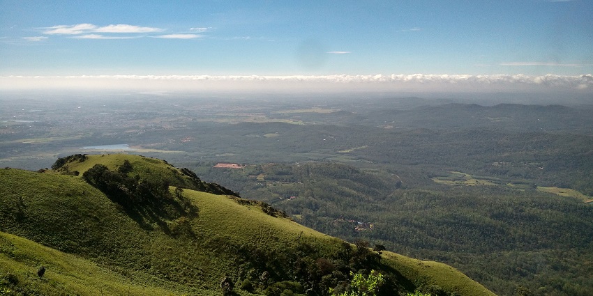 An image of a beautiful picture from the top of Mullayangiri Peak in Karnataka