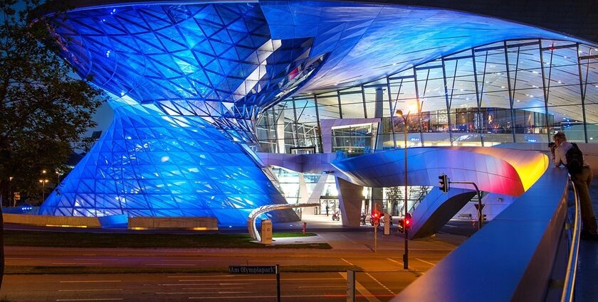 An image of amazing scenes of Munich at night highlighting the charm of Munich nightlife