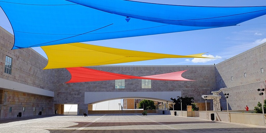 Elegance meets creativity in colourful clothes at the Modern Art Museum Lisbon.