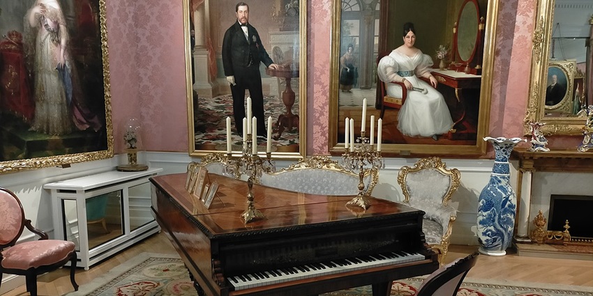 The Museum of Romanticism is one of the modern art museums, Madrid filled with artworks.