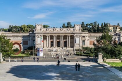 An image of the front view of the iconic National gallery of modern art in Rome.