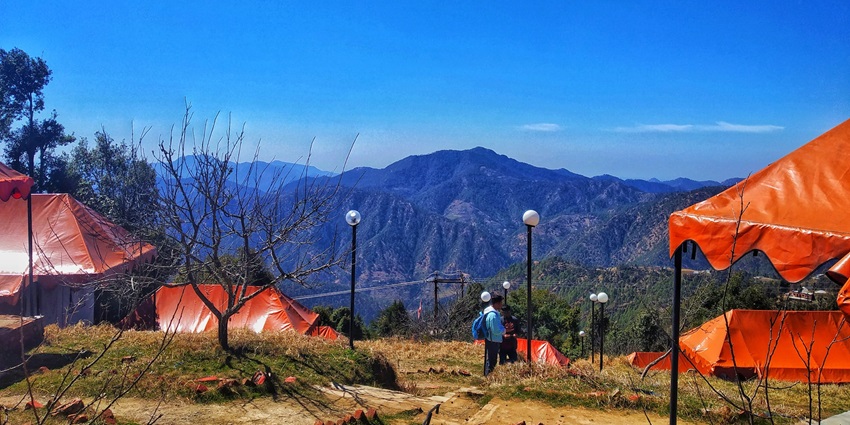 An image of the Mussoorie landscape, one of the places to visit in May in North India.