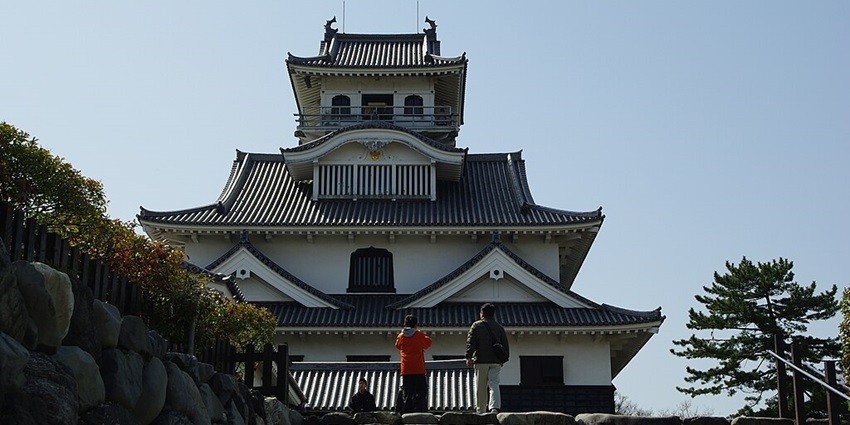 Nagahama Castle Historical Museum with people standing outside near the rock stairs.