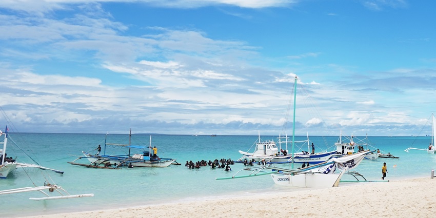 Nagbalayong Beach is a calm, hidden beach offering a tranquil escape and magnificence.