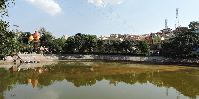 An image showing Rani Tal Shiv Temple in Nahan, Himachal Pradesh, with a pond in front.