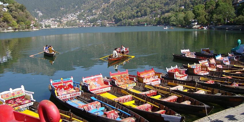 An image of the Naini Lake in Nainital, offering beauty and many recreational activities.