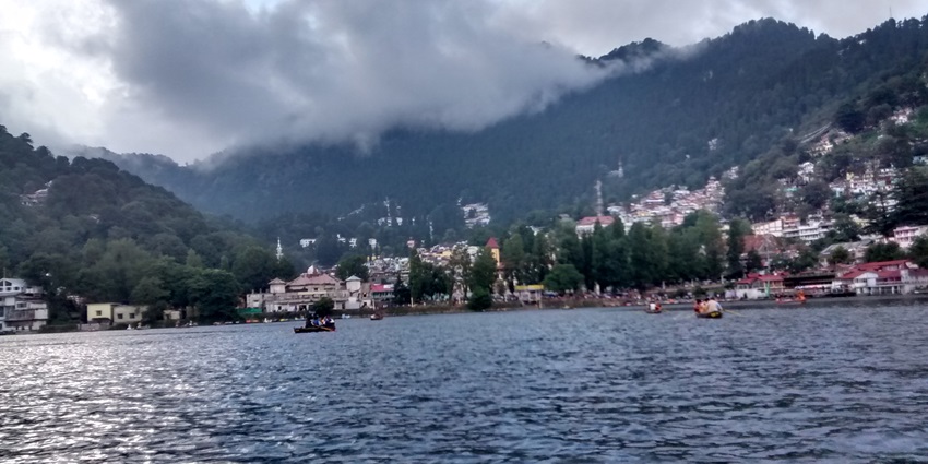Nainital’s beautiful lake and scenic spots make it a perfect place to visit with family in India
