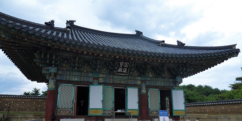 Coastal temple with stunning views and intricate architecture.