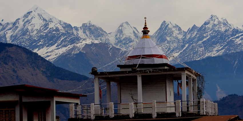 Nanda Devi Temple located on outskirts of Munsiyari offers excellent views and is significant for locals.