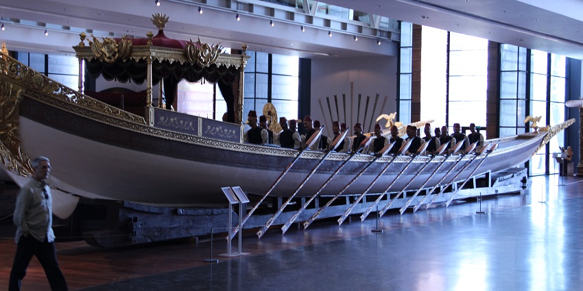 An old boat during sunset showcasing the beauty of the Maritime Museum in India.
