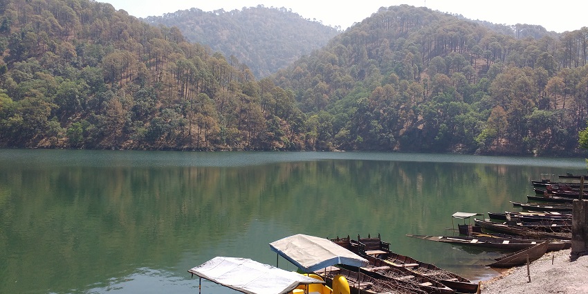 Enjoy the scenic beauty of lake and mountains - places to visit near Kathgodam