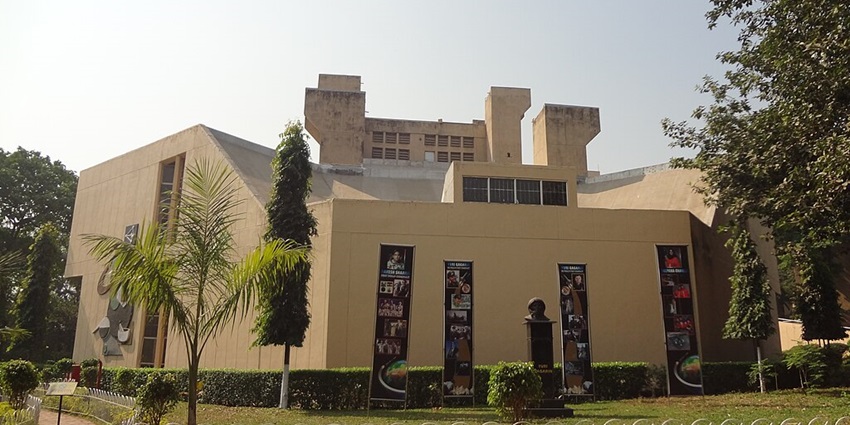 An image of Nehru Science Centre, one of the science museums in India, featuring exhibits