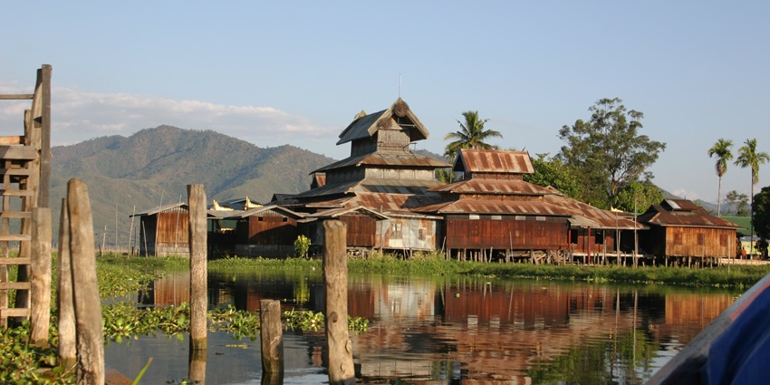 Scenic image of the Nga Phe Chaung Monastery in the serene settings