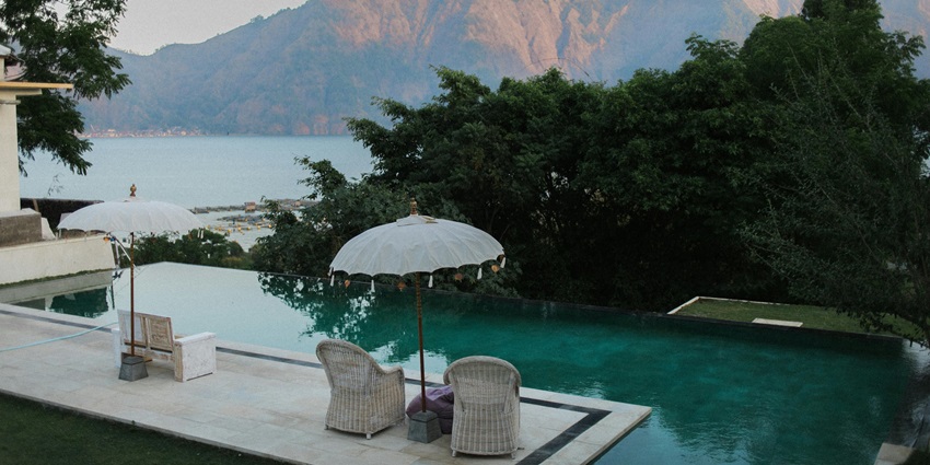 An image of an ocean facing swimming pool resembling the ambience of Nikki Beach