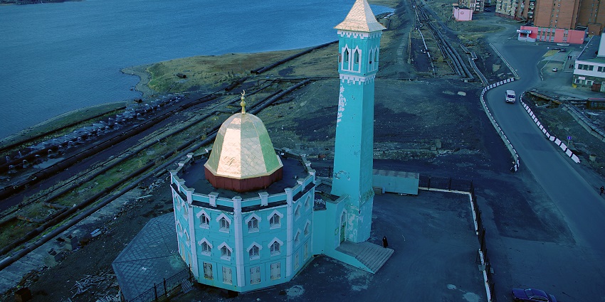 Nord Kamal Mosque is a distinctive contemporary mosque standing in Russia’s Arctic region.