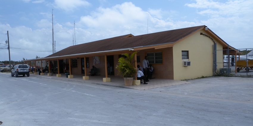 Key entry point for Eleuthera and nearby Harbour Island, offering regional flight services.