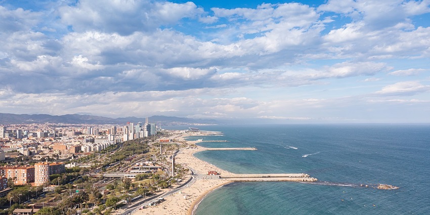 Calm waters make it ideal for beginners in Scuba Diving in Barcelona.