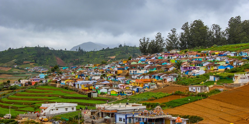 An image of the landscape in Ooty with a beautiful village in sight.