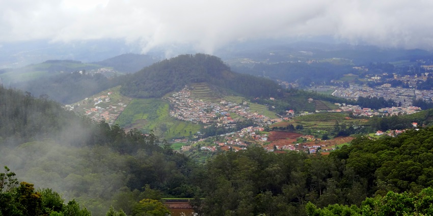 Ooty’s toy train and lush landscapes make it a perfect place to visit with family in India